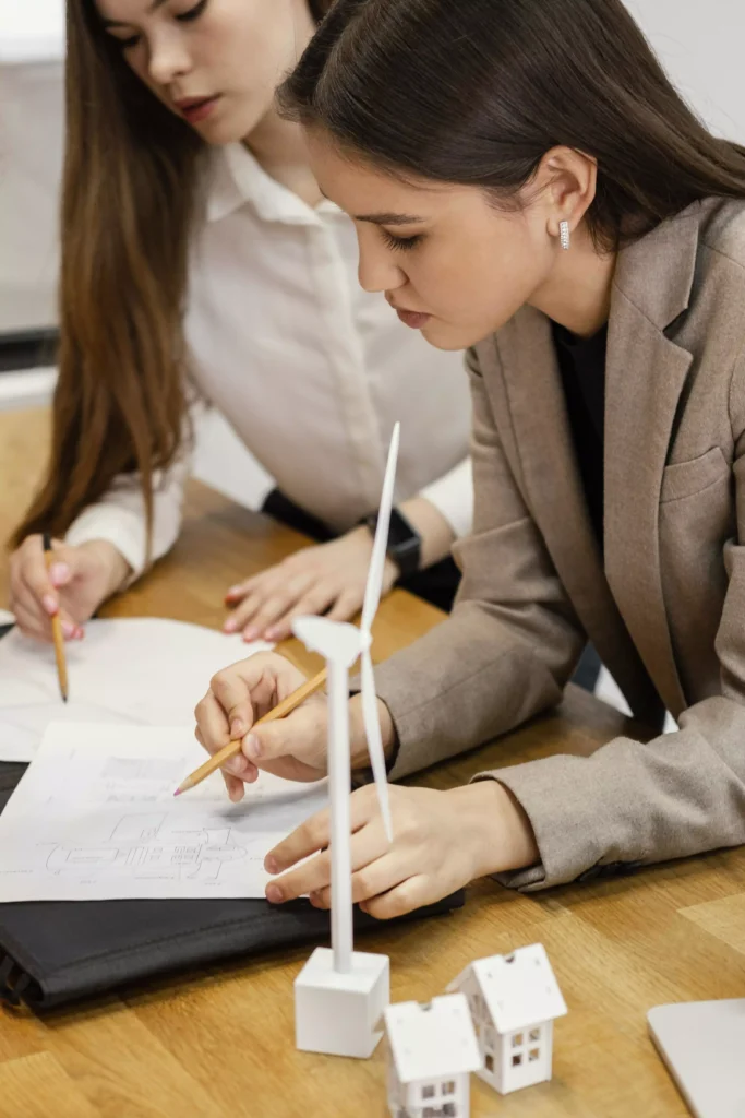 Equipe jurídica analisando contrato imobiliário